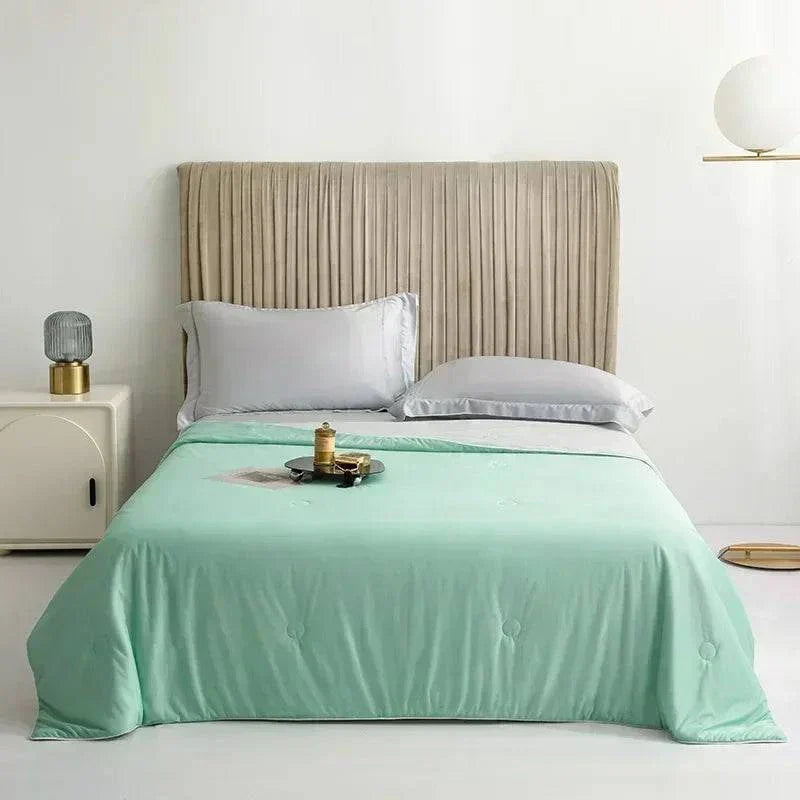 Summer Cooling Blanket - Lightweight Duvet