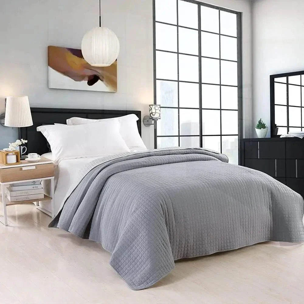 Polyester Quilted Bedspread 220x240cm - Lightweight Duvet with Check Pattern