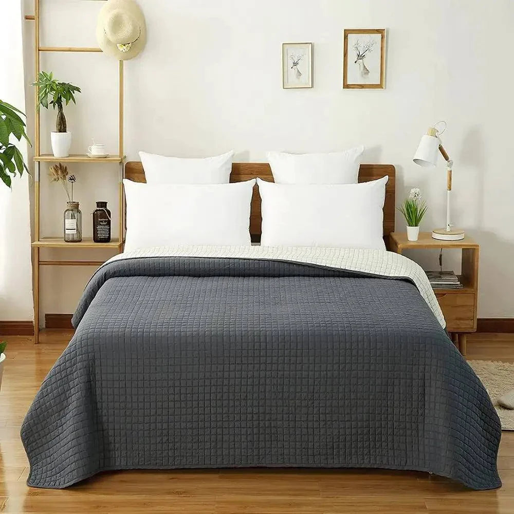 Polyester Quilted Bedspread 220x240cm - Lightweight Duvet with Check Pattern