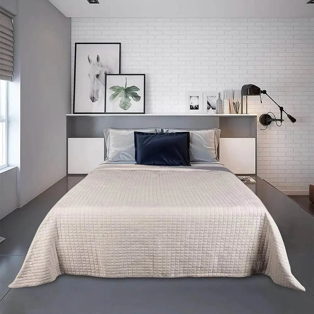 Polyester Quilted Bedspread 220x240cm - Lightweight Duvet with Check Pattern