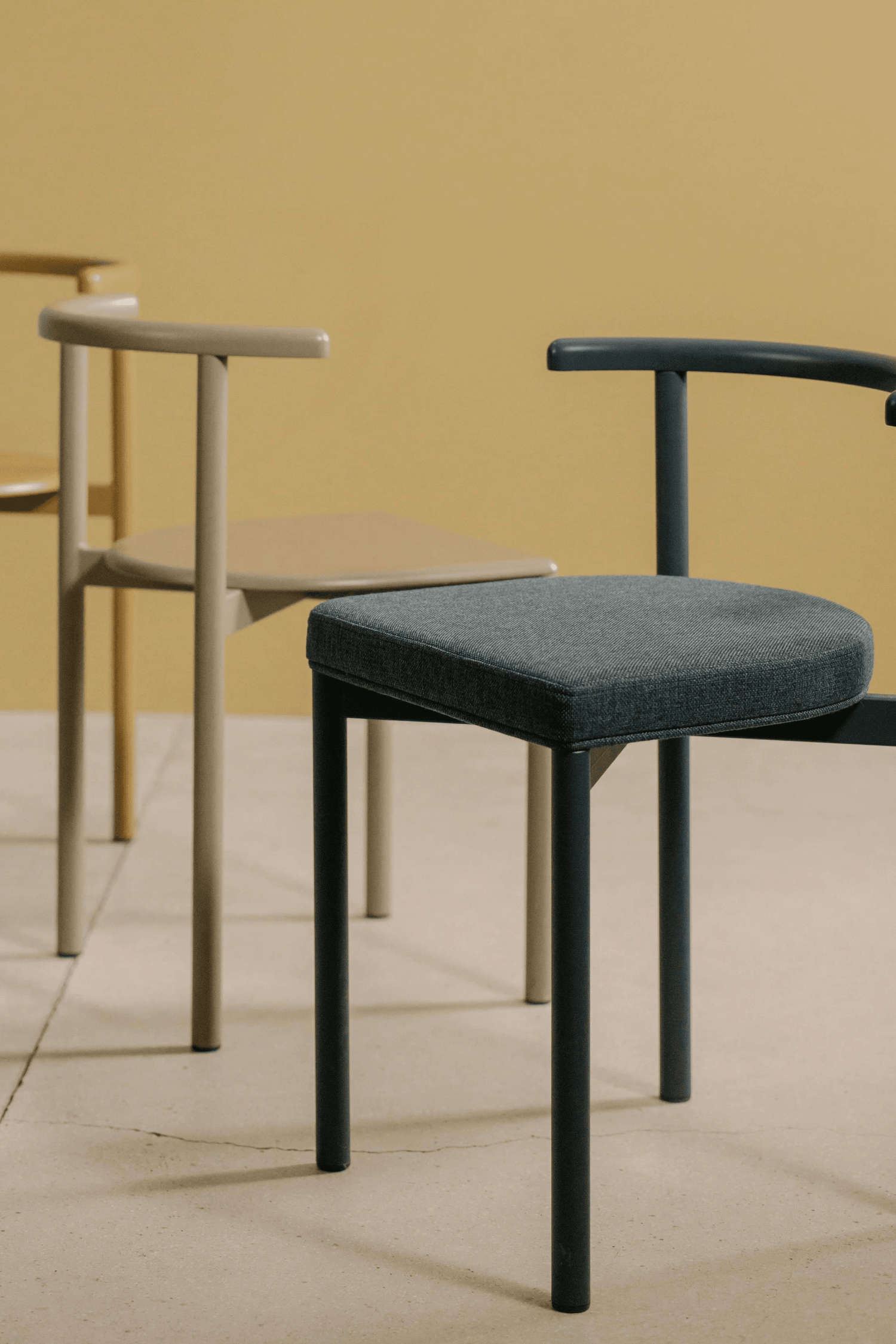 Chaises & Tabourets - Confort et Élégance à Chaque Repas - D'co