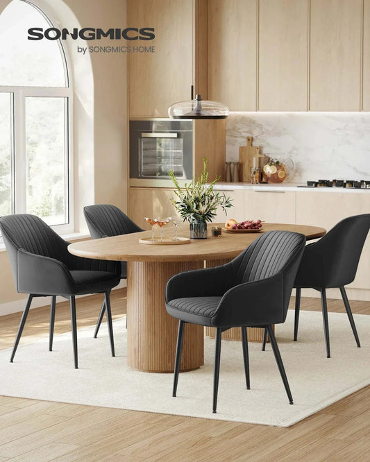 Modern black chaise de salle à manger with cushioned seats around a wooden dining table in a stylish kitchen setting