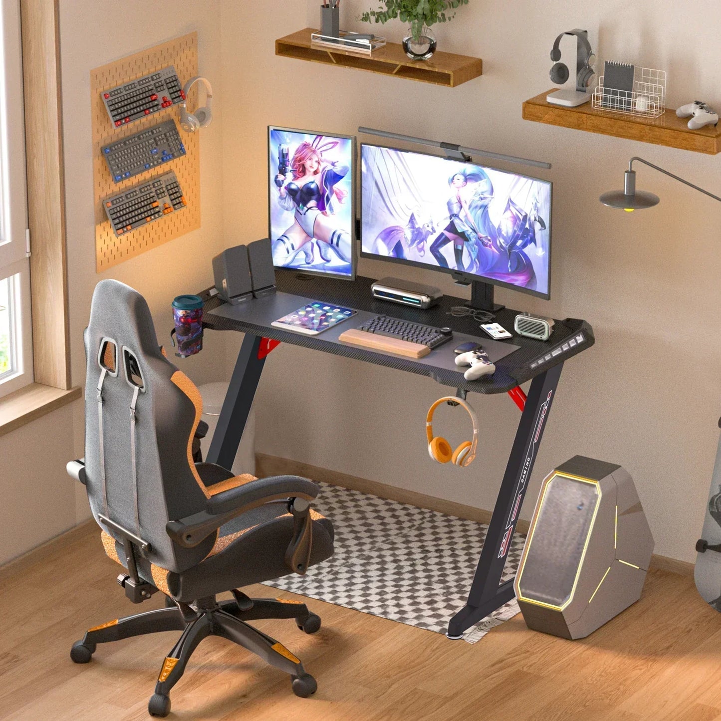 Bureau gaming noir 140x60x78cm avec éclairage LED RGB dynamique et plateau en fibre de carbone, installé dans une chambre avec deux écrans et une chaise gamer.