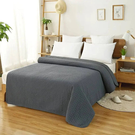 Polyester Quilted Bedspread 220x240cm - Lightweight Duvet with Check Pattern